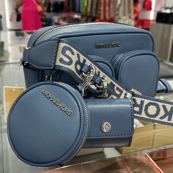 Michael Kors Jet Set Md Leather Crossbody Bag with Case for Apple Airpods Pro® - Picture 15 of 16